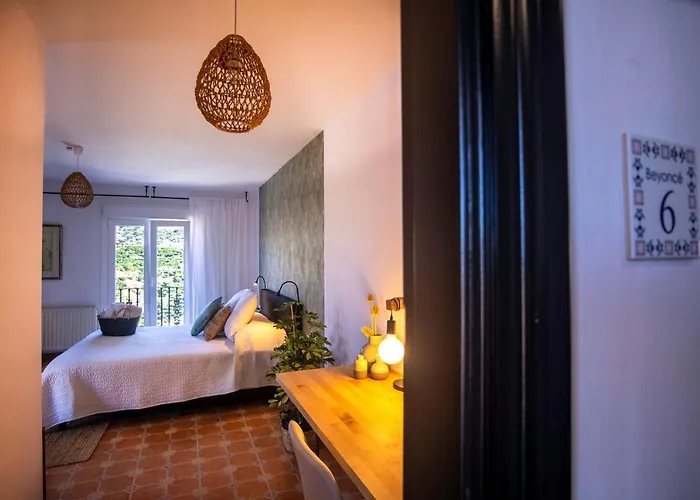 מלון Malaga Hills Boutique Wellness And Hikers Eco-Hotel Adults Only 3*