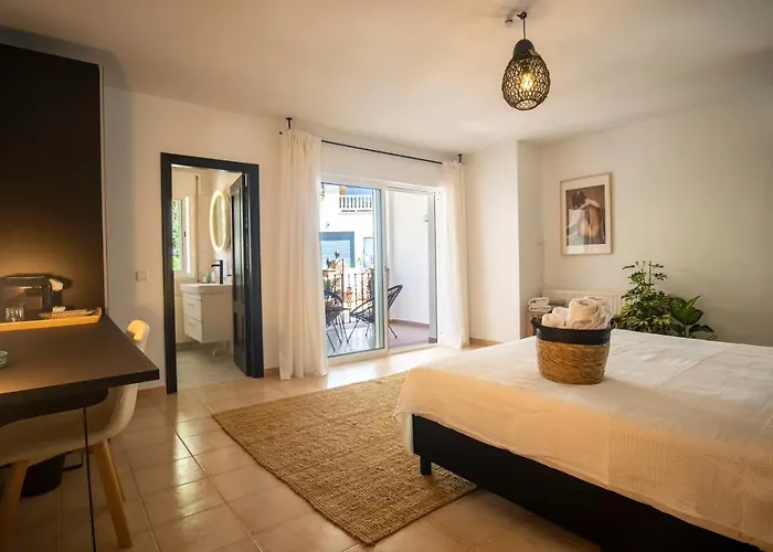 מלון Malaga Hills Boutique Wellness And Hikers Eco-Hotel Adults Only