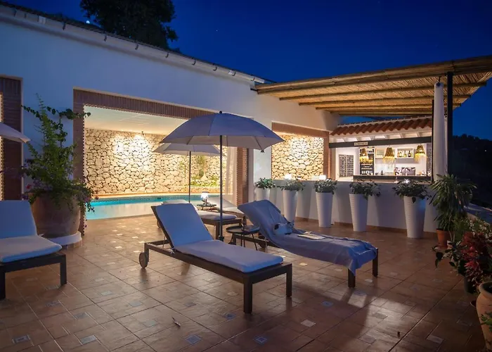 מלון Malaga Hills Boutique Wellness And Hikers Eco-Hotel Adults Only 3*