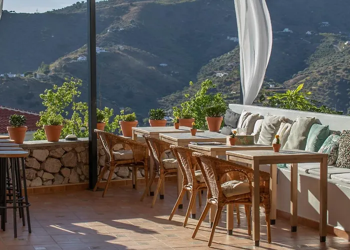מלון Malaga Hills Boutique Wellness And Hikers Eco-Hotel Adults Only