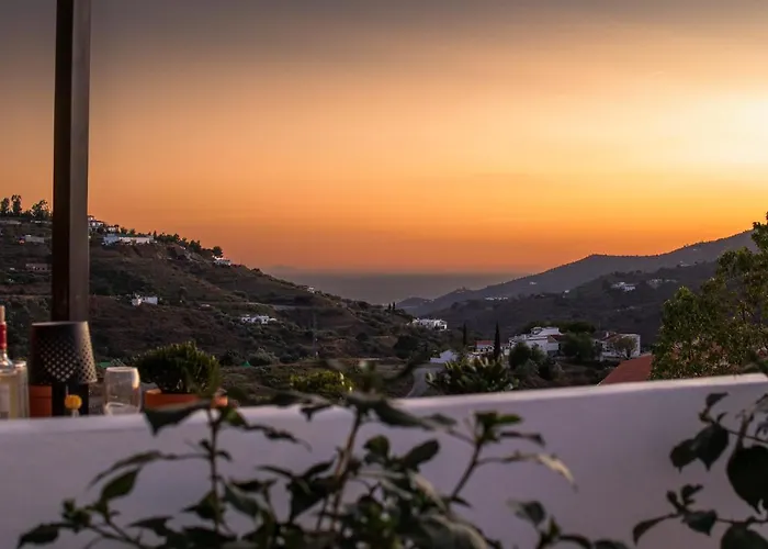 Malaga Hills Boutique Wellness And Hikers Eco-Hotel Adults Only מלון 3*