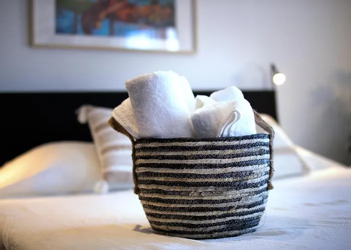 מלון Malaga Hills Boutique Wellness And Hikers Eco-Hotel Adults Only 3*