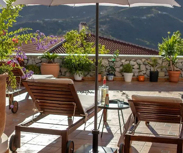 מלון Malaga Hills Boutique Wellness And Hikers Eco-Hotel Adults Only