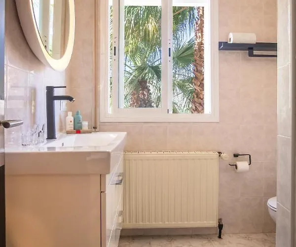 מלון Malaga Hills Boutique Wellness And Hikers Eco-Hotel Adults Only 3*